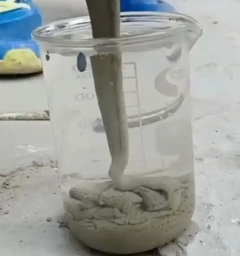 加查水工混凝土絮凝剂，水下抗分散剂的作用及施工方法